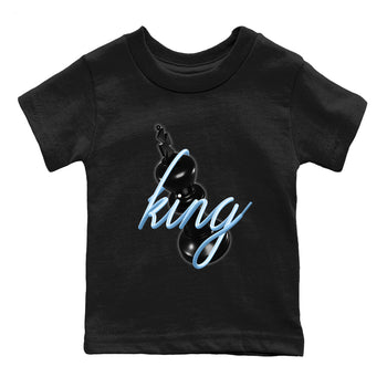 3D King baby and kids t-shirt crafted for little sneakerheads to shine with the Air Foamposite One Psychic Blue sneakers, displayed in Black 2.