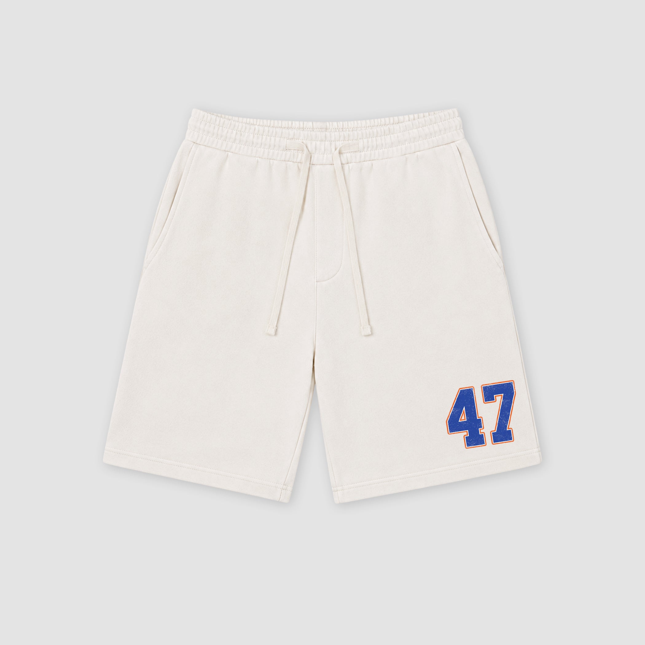 The 47 graphic fleece shorts deliver a relaxed streetwear look with premium fleece comfort and bold graphic details, designed to match the Air Jordan 3 Knicks and complete your sneaker rotation.