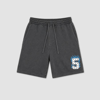 The Blaze Varsity graphic fleece shorts deliver a relaxed streetwear look with premium fleece comfort and bold graphic details, designed to match the Air Jordan 5 Black Carolina and complete your sneaker rotation.