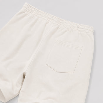 The Desert Misfit graphic fleece shorts deliver a relaxed streetwear look with premium fleece comfort and bold graphic details, designed to match the Air Jordan 1 Travis Scott Tropical Pink and complete your sneaker rotation.