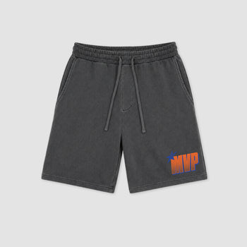 The MVP Star graphic fleece shorts deliver a relaxed streetwear look with premium fleece comfort and bold graphic details, designed to match the Air Jordan 3 Knicks and complete your sneaker rotation.