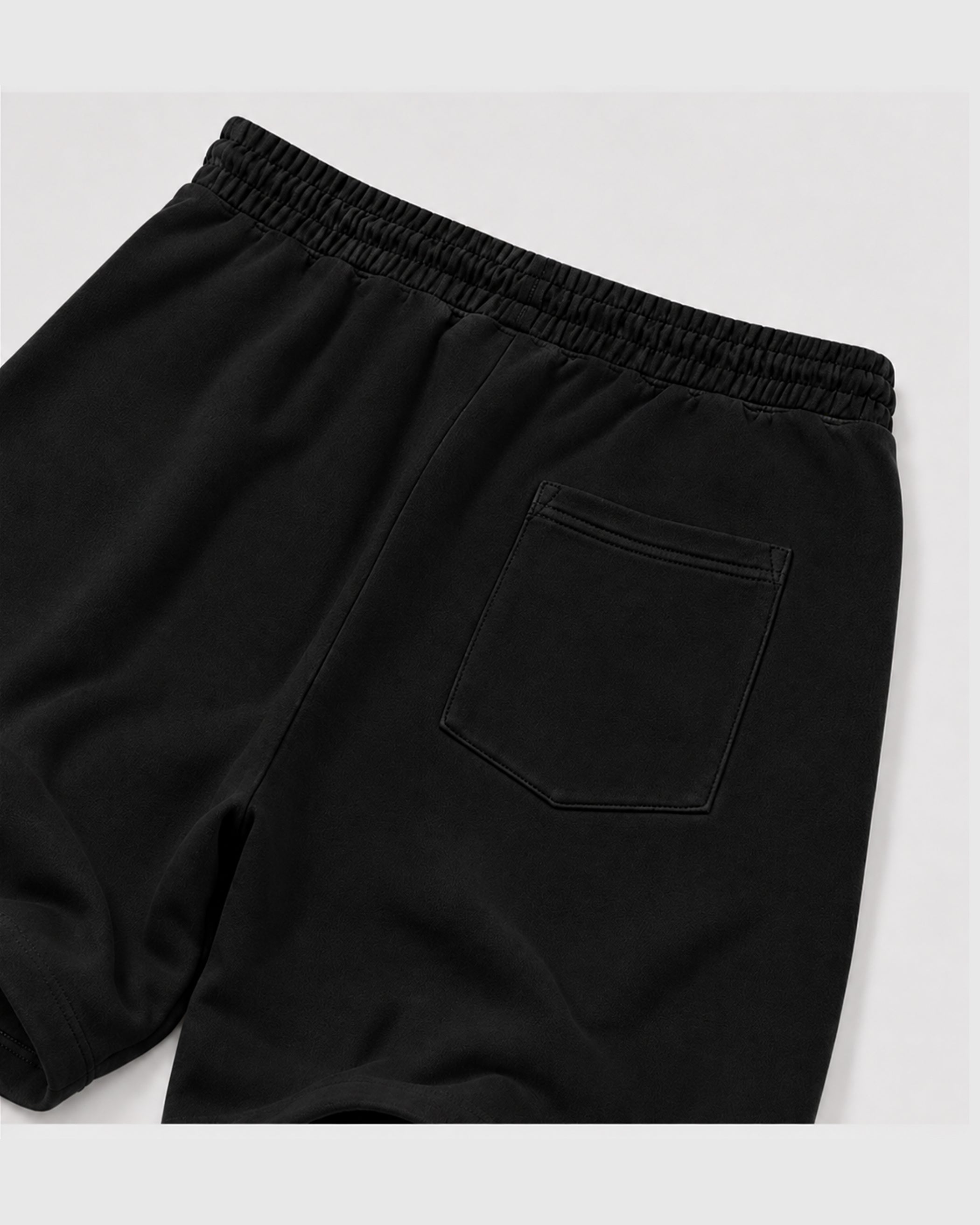 The Rare Form Worldwide graphic fleece shorts deliver a relaxed streetwear look with premium fleece comfort and bold graphic details, designed to match the Air Jordan 14 Challenge Red and complete your sneaker rotation.
