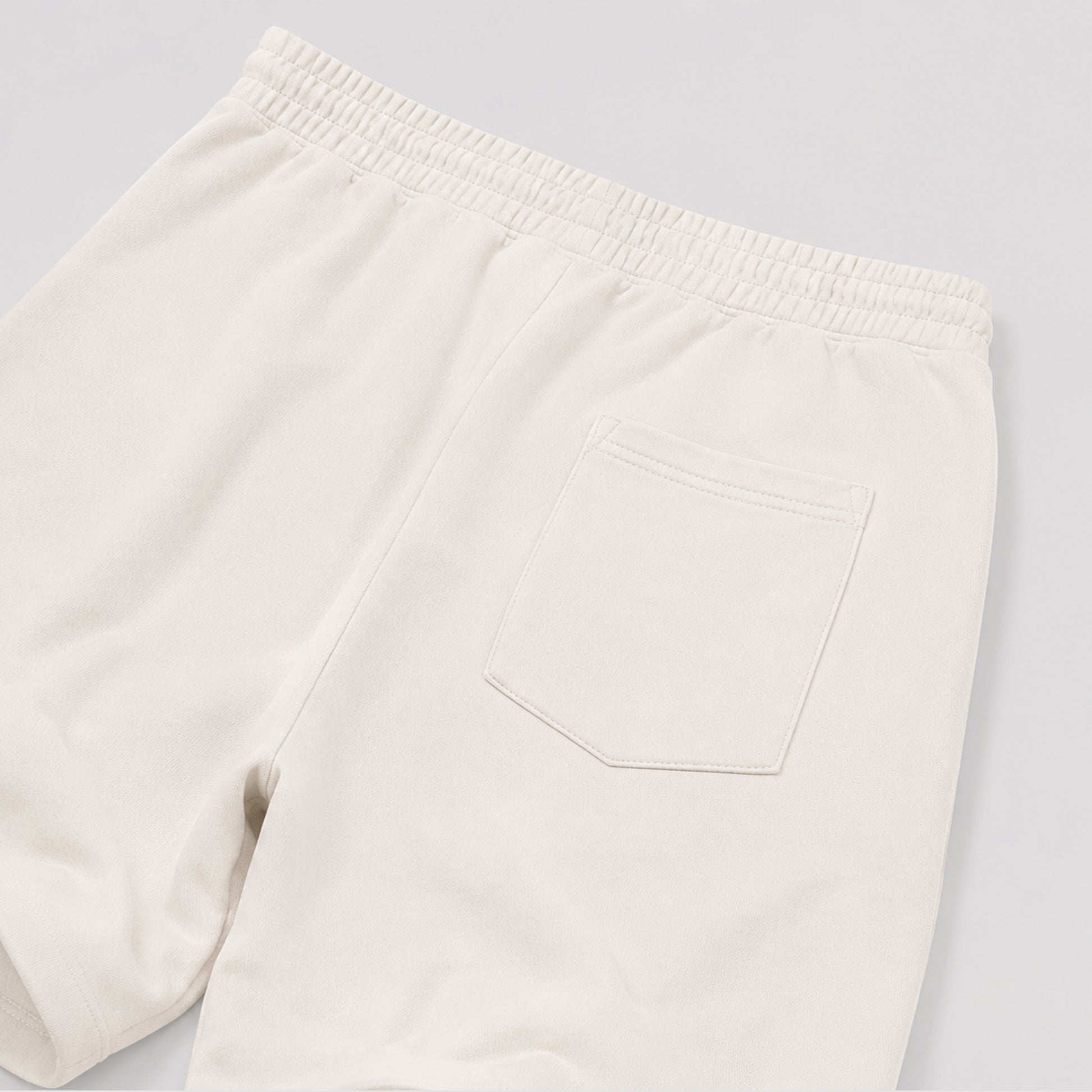 The Saint Bones graphic fleece shorts deliver a relaxed streetwear look with premium fleece comfort and bold graphic details, designed to match the Air Jordan 3 True Blue and complete your sneaker rotation.