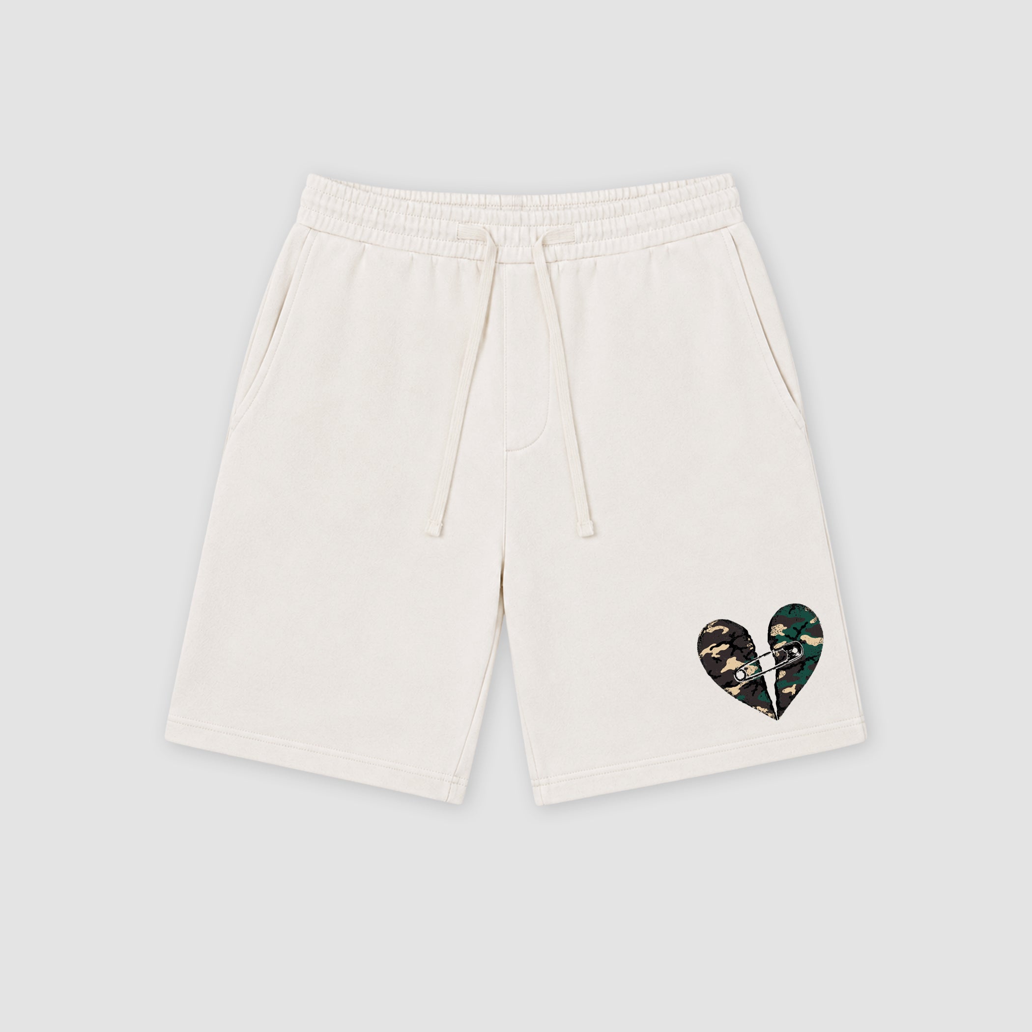 The Vintage Love Heals graphic fleece shorts deliver a relaxed streetwear look with premium fleece comfort and bold graphic details, designed to match the Air Foamposite Pro Green Camo and complete your sneaker rotation.